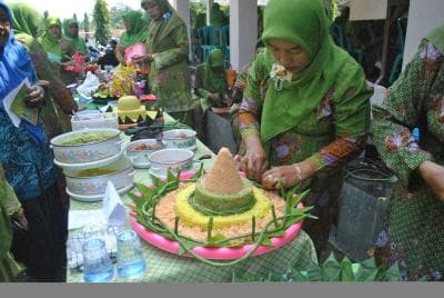 Muslimat Gelar Lomba Kreasi Nasi Kuning dan Cerdas Cermat