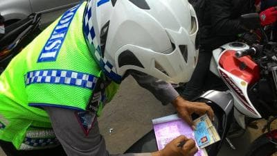 Ketika Santri Ditilang Polisi