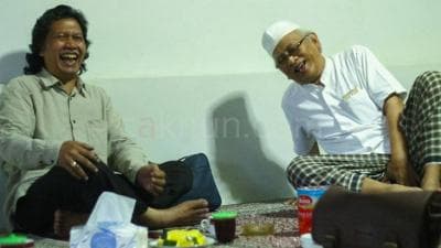 Cak Nun, NU atau Muhammadiyah?