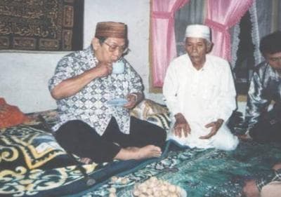Kisah Gus Dur dan Abah Afandi saat Usir Maling di Pondok