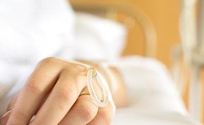 Pantaskah Menyebarluaskan Foto Orang Sakit di Media Sosial?