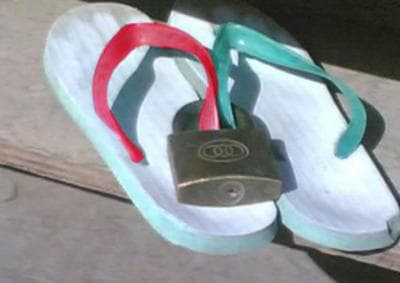 Tak Ada Sapi, Kurban Sandal pun Jadi