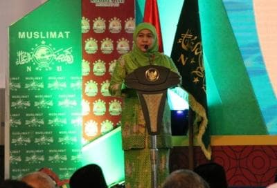 Khofifah: Jangan Biarkan Anak Sibuk dengan Gadgetnya