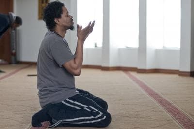 Larangan Mendoakan Orang Mati