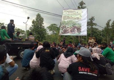 Petani Tembakau Temanggung Berdoa untuk Kiai Hasyim