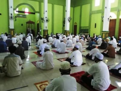 Membaca Al-Fatihah, Al-Ikhlash, Al-Falaq, dan An-Nas setelah Shalat Jumat, Berikut Dalilnya