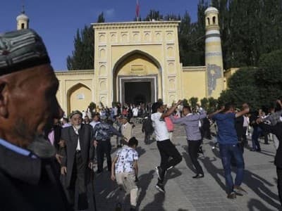China Klaim Etnis Uighur Dipaksa Memeluk Islam