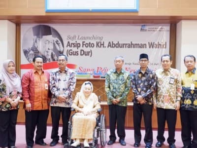 ANRI Olah Belasan Ribu Arsip Foto Gus Dur