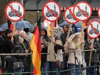 Diancam Bom, Umat Muslim di Jerman Menuntut Perlindungan Keamanan