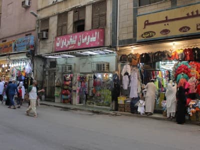 Selain Kurma, Ini 7 Oleh-oleh Khas Arab yang Bisa Dibeli Jamaah Haji