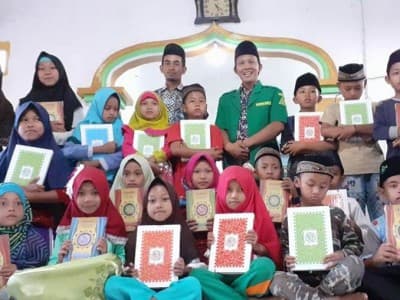 Peduli TPQ, Ansor Way Kanan Bantu Al-Qur'an dan Bakti Sosial