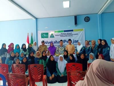 IPPNU DKI Jakarta Manfaatkan Sampah Plastik untuk Seni Ekobrik