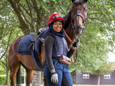 Khadijah Mellah, Remaja Berjilbab Pertama di Lomba Pacuan Kuda Inggris