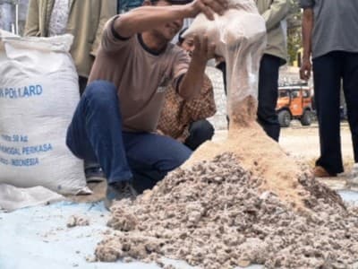 Peternak Pacitan Menerima Pelatihan Pemanfaatan Sampah Organik