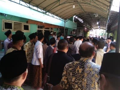 Santri dan Warga Padati Pesantren Mbah Maimoen