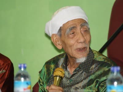 Pengakuan Warga California Usai Bertemu Mbah Maimoen