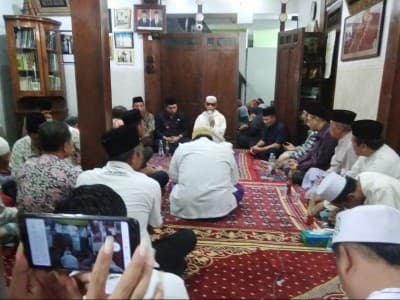 Keluarga Ikhlaskan Mbah Moen Dimakamkan di Makkah