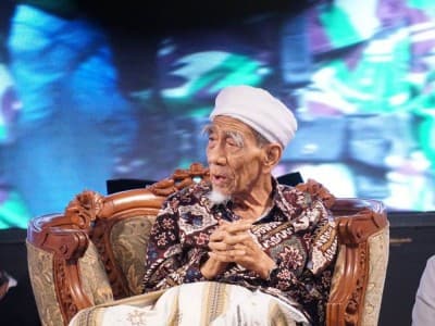 Mbah Moen Figur yang Selalu Belajar dan Mengajar