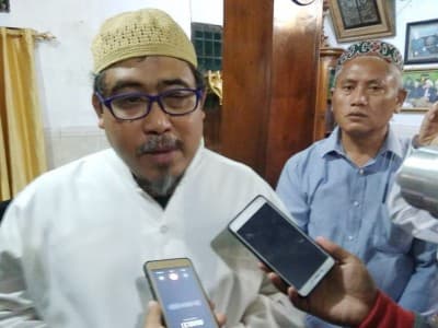Perwakilan Keluarga Mbah Moen Berangkat ke Makkah Sore Ini