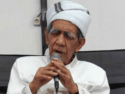 Saat Mbah Maimoen Beri Penekanan kepada Tim Bahtsul Masail Munas NU Lombok