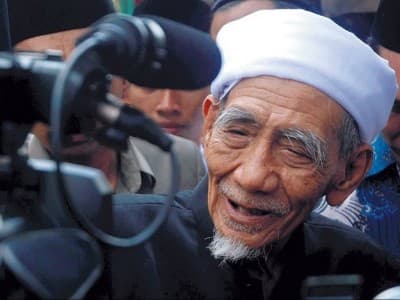 Ketua NU Jateng: Pesan Kiai Maimoen, Rawat Hubungan Sesama Warga