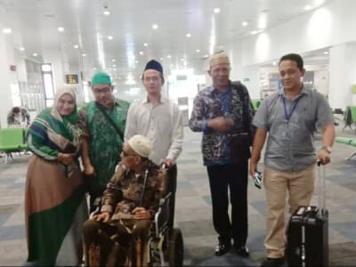 30 Tahun Terakhir Mbah Moen Rutin Berhaji dengan Visa Khusus