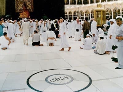 Sepenggal Kisah Keistimewaan Air Zamzam