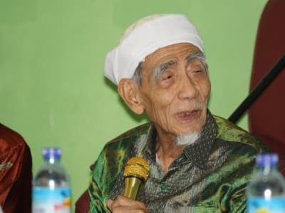 Alasan KH Maimoen Zubair Tetap di PPP