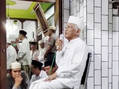 Gus Mus: Mbah Moen Contoh Nyata Wali yang Dicintai Allah