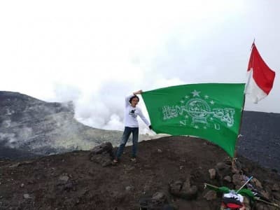 Doa ‘Menjinakkan’ Gunung dan Kidung Kacer Mbah Marijan