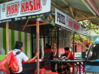 Kiai Hamam Dirikan Warung untuk Bantu Sejumlah Dhuafa