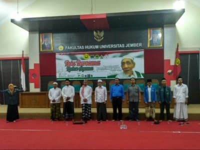 Berdoa untuk Mbah Moen Berharap Tumpahan Barokahnya