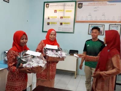 Pemberdayaan Warga, KKN STAI An-Nawawi Purworejo Pelatihan Mahar dan Rajut