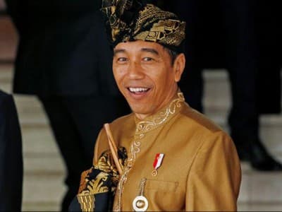 Apresiasi dari Masyarakat Lombok NTB kepada Jokowi Atas Penggunaan Adat Sasak