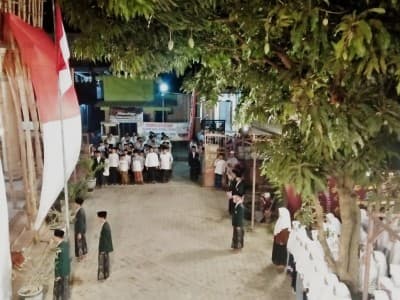 Di Pesantren Ini, Upacara Kemerdekaan Digelar Malam Hari