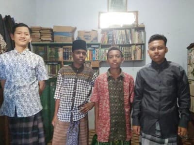 Santri Asal Papua Ini Kumandangkan Adzan Lima Waktu di Pesantrennya Gus Mus