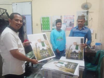 Cara Santri Tunjukkan Cintanya ke Mbah Moen