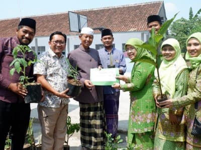 Muslimat NU Beri Dana Stimulan untuk Program Kebun Sehat di Pesantren