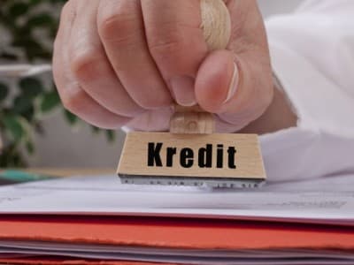 Kemiripan Margin Jual Beli 'Inah dengan Bunga Flat Akad Perkreditan