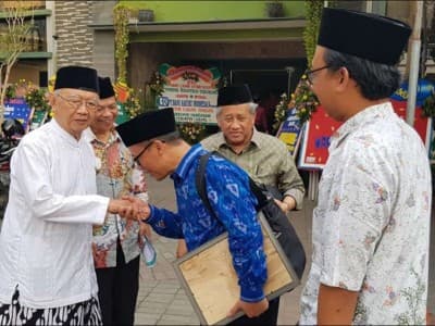 Cara Unik Kiai Hasyim Asy'ari Mencetak Tokoh Besar 