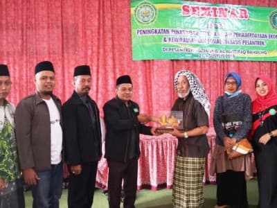 Pesantren Lahirkan Ahli Agama dan Wirausahawan Tangguh