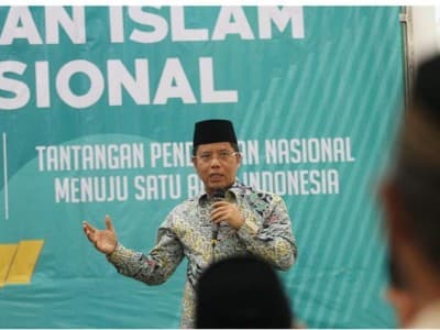 Keberagamaan Masyarakat Indonesia Dipengaruhi Pesantren dan Madrasah
