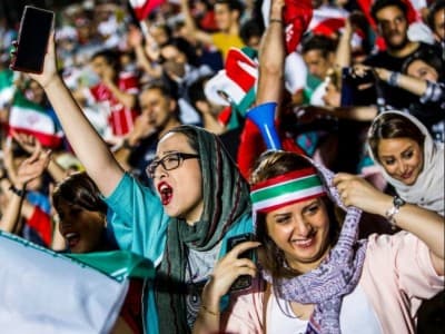 Perempuan Iran Kini Diizinkan Nonton Sepak Bola di Stadion