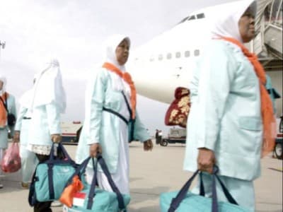 Dua Kisah Haji Kaya Pelit