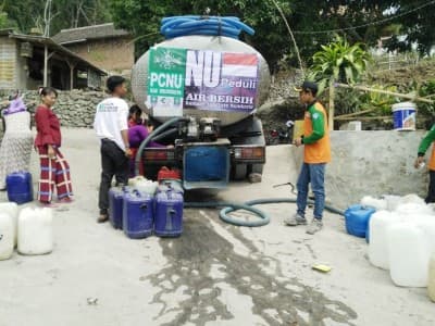 Gandeng Ansor dan LAZISNU, LPBINU Mojokerto Bantu Air Bersih ke Warga