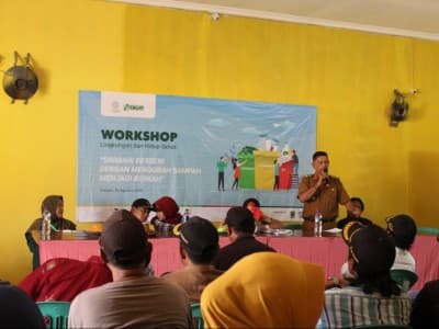 Cara Mahasiswa KKN Unusia Jaga Kesehatan Lingkungan di Desa Srimahi Bekasi