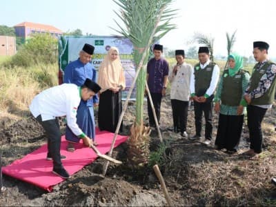 LAZISNU Jatim Donasikan Puluhan Pohon Kurma ke Pesantren di Sidoarjo