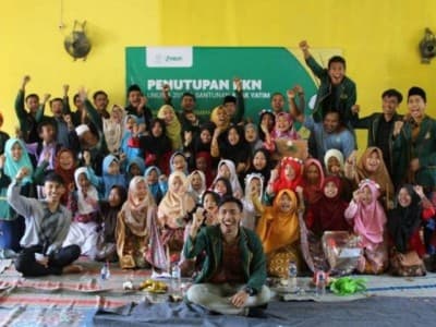 Akhiri Masa KKN di Srimahi Bekasi, Mahasiswa Unusia Adakan Santunan