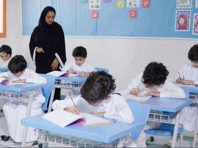 Pertama Kali, Guru Perempuan Ajar Siswa Laki-laki di Sekolah Negeri Saudi