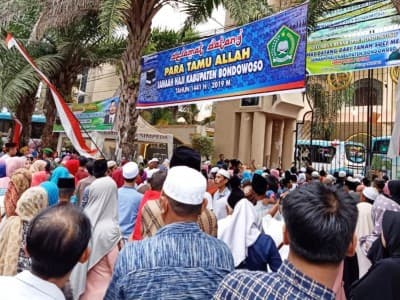 Bupati dan Warga Sambut Ratusan Jamaah Haji dari Bondowoso